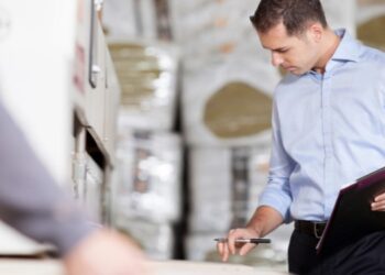 משרדי ממשלה מבצעים בקרת מעסיקים לאיתור ליקויים בדיווח שעות נוכחות