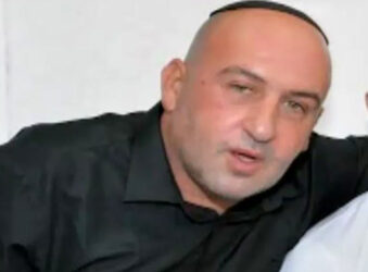 העבריין אבי ביטון שוב מסתבך: חשוד במעורבות בהצתת רכב באור עקיבא