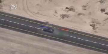 בדרך לאילת- עוקף רכבים תוך חציית קו לבן – תיעוד מהמסוק בכביש 90