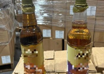 5 תושבי פ"ת ניסו להבריח מפרו שטיח ספוג בקוקאין נוזלי