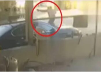 תיעוד ניסיון החיסול בכפר כנא: רעולי פנים מגיעים לחצר הבית, יורים – ונמלטים.