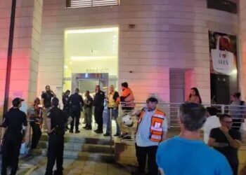 מטען התפוצץ בבניין רב קומות בגבעת שמואל בו מתגורר עבריין מוכר