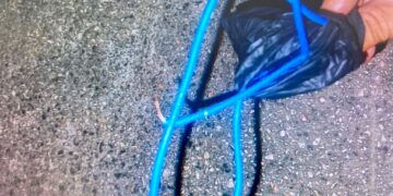 חשד: בן 72 הצליח ל"דוג" תכשיטי יוקרה מחלון תצוגה עם חוט ברזל