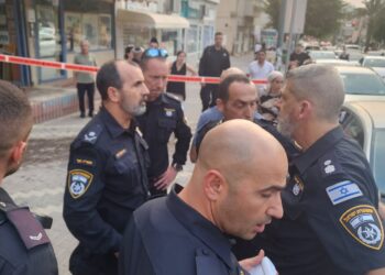 חשד לניסיון חיסול בחדרה: בן 32 נפצע מירי סמוך לחנות