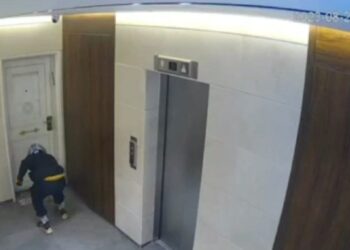 תיעוד: פיצוץ מטען החבלה בבניין בת"א בו מתגורר מקורב לעבריין נאור סוכר