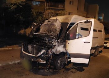 באר שבע: מזוהים עם ארגון פשע נעצרו הלילה בחשד להצתת רכב שב"ס