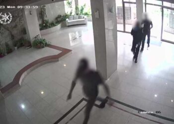 כך הצליחו 4 חשודים לשדוד שעוני יוקרה בשווי מיליון וחצי שקל מדירה בבת ים