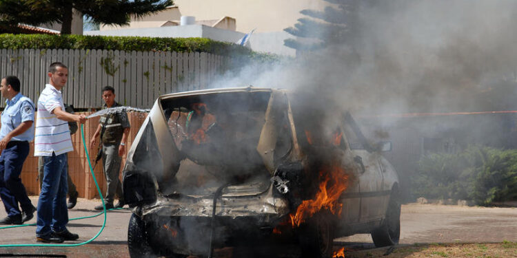 רכב שרוף. בסלולרי של הנאשם נמצא מידע מפליל צילום: פלאש 90