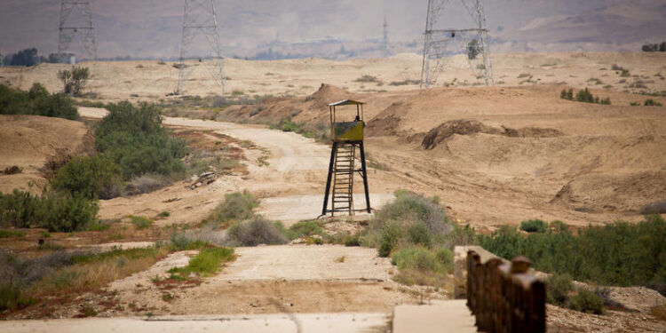 מגדל השמירה. שם לפי כתב האישום התבצעה העבירה צילום: פלאש 90