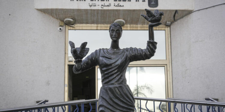 .ביצ המשפט בנתניה. כתב אישום על איומים על הרב הראשי צילום: פלאש 90