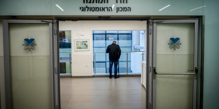 אלימות בבית חולים. תקף את הצוות וטען "נכנס בי הר געש" צילום: פלאש 90