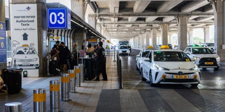 מוניות בנתב"ג. עימות אלים צילום: פלאש 90