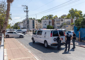 המשטרה ניטרלה את מטען החבלה צילום: פלאש 90