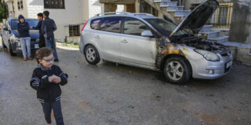 רכב שהוצת צילום: פלאש 90