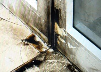 נזקי השריפה במפעל