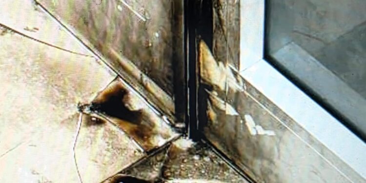 נזקי השריפה במפעל