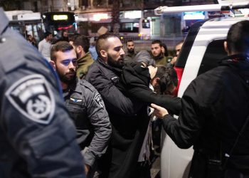 שוטרים בבת ים. מראות קשים צילום: פלאש 90