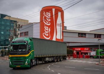 משאית. נהג עם רישיון של חברו וקיבל קנסות צילום: פלאש 90